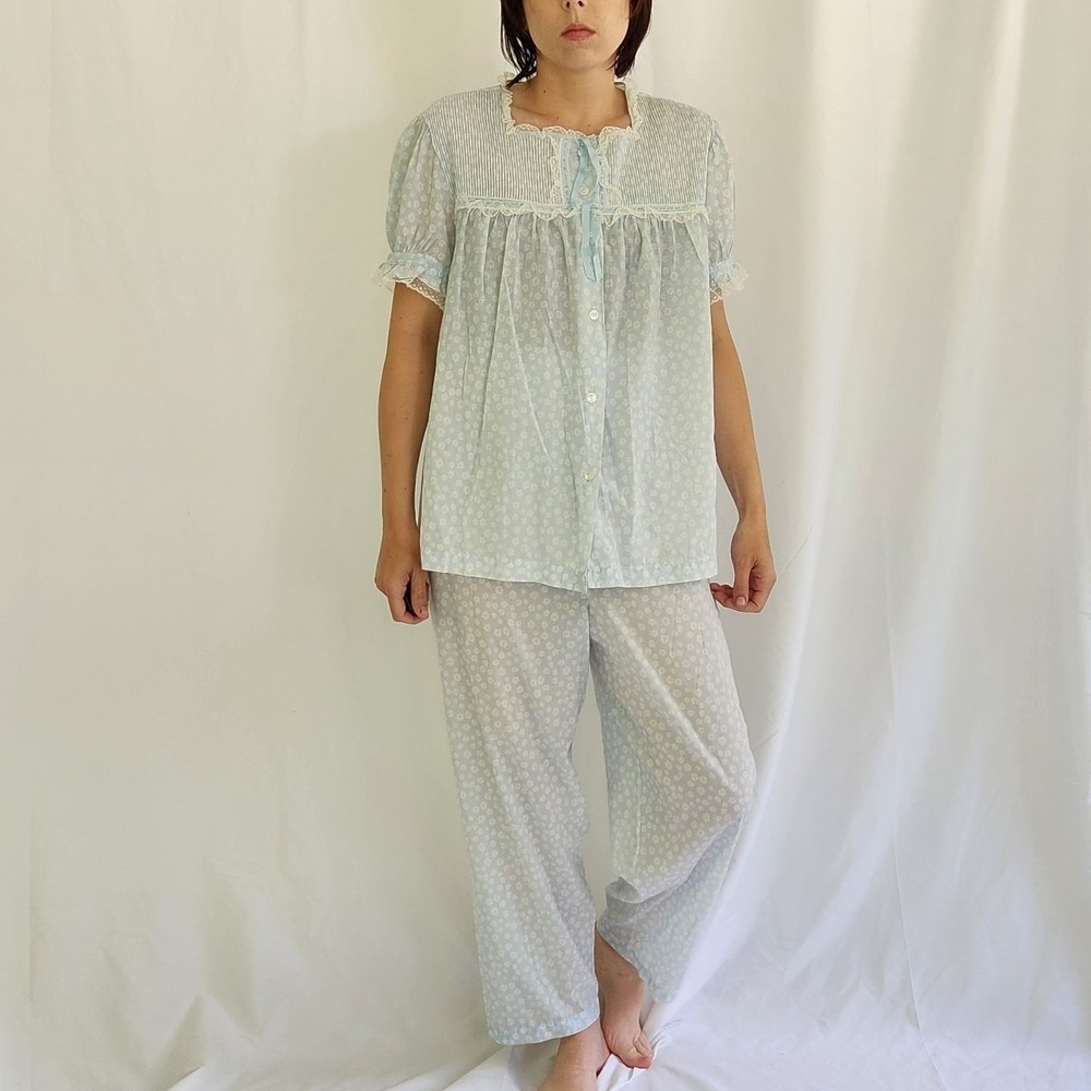 60s Blue and White Floral‎ Pajama Set
